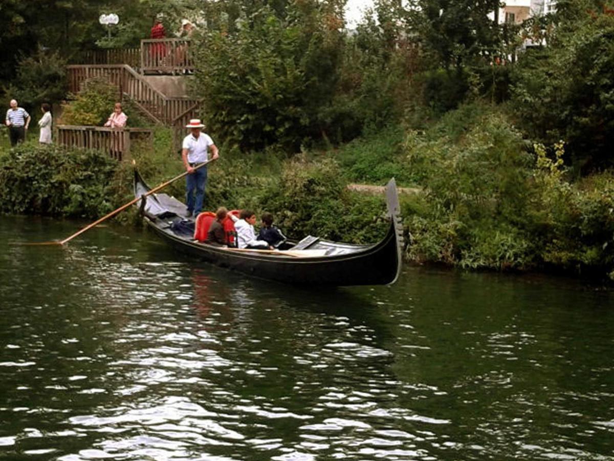Boat For Guest Hotel Issy-les-Moulineaux Buitenkant foto