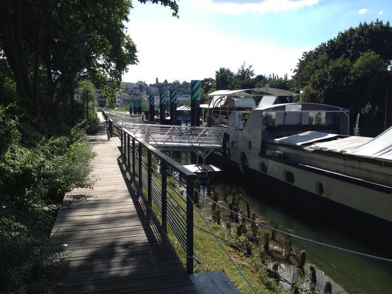 Boat For Guest Hotel Issy-les-Moulineaux Buitenkant foto