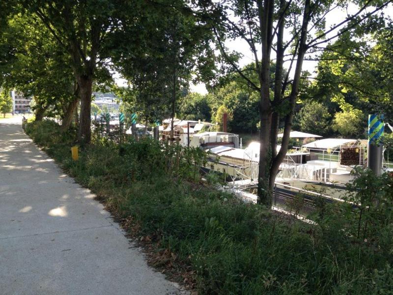 Boat For Guest Hotel Issy-les-Moulineaux Buitenkant foto