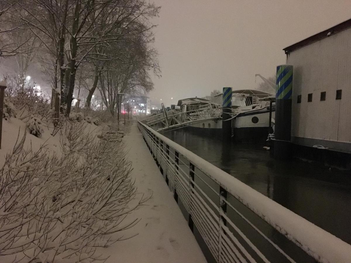 Boat For Guest Hotel Issy-les-Moulineaux Buitenkant foto