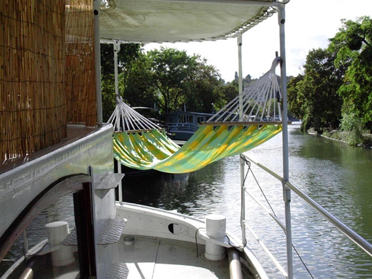Boat For Guest Hotel Issy-les-Moulineaux Buitenkant foto